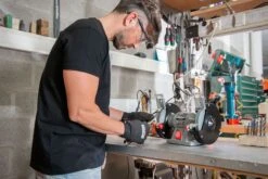 Powerplus POWE80080 Bankslijpmolen - 150W - 150mm -Beste Gereedschaps Winkel 110c9b55cb4e5cddbbde5f23d0cb35a7