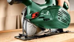 Bosch PKS 66 AF Cirkelzaag Met Geleiderail - 1600W - 0603502000 -Beste Gereedschaps Winkel 4cdfd0d0331e93e4904b559e2dce4a59