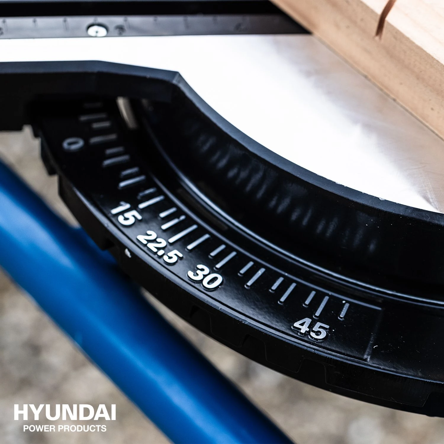 Hyundai 56256 Radiaal Afkortzaag - 1800W - 305mm (2x 45°) 11 Hyundai 56256 Radiaal Afkortzaag - 1800W - 305mm (2x 45°) - Afbeelding 9