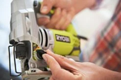 Ryobi RJS1050-K Decoupeerzaag In Koffer - 680W - D-greep - Variabel - 5133002219 -Beste Gereedschaps Winkel 61c5f7b736a17c264b94ee968d5ab02c