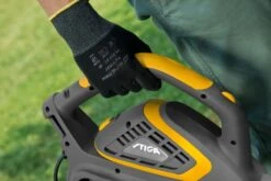 Stiga BL 130c V Elektrische Bladblazer Met Zuigfunctie - 2,6kW - 92m/s - 7m³/min -Beste Gereedschaps Winkel 8ceb107f14d84a946eb4b568922bb846