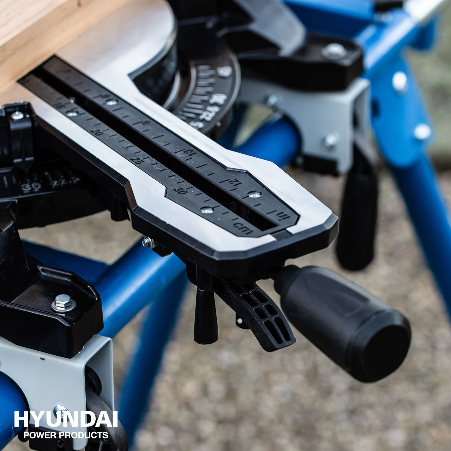 Hyundai 56256 Radiaal Afkortzaag - 1800W - 305mm (2x 45°) 12 Hyundai 56256 Radiaal Afkortzaag - 1800W - 305mm (2x 45°) - Afbeelding 10