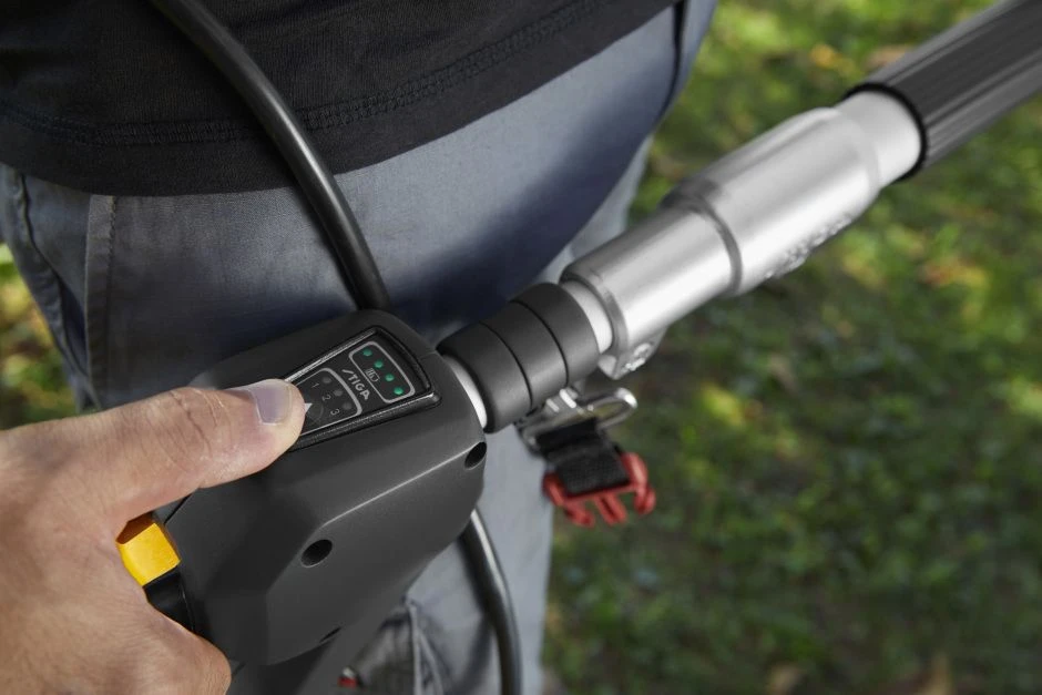 Stiga PH 900e Accu Heggenschaar Body Op Steel - 50cm - 34mm - Telescopisch 14 Stiga PH 900e Accu Heggenschaar Body Op Steel - 50cm - 34mm - Telescopisch - Afbeelding 12